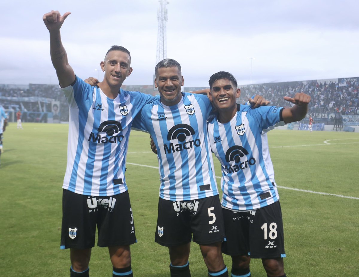 OficialGyEJujuy's tweet photo. ¡TRIUNFAAAAAAZO LOBIZOOOOOON! 👊🏻🐺

¡Seguimos todos juntos! 💪🏻⚔️

#DaleLobo🐺⚪️🔵 https://t.co/IQ5ENtCgwR