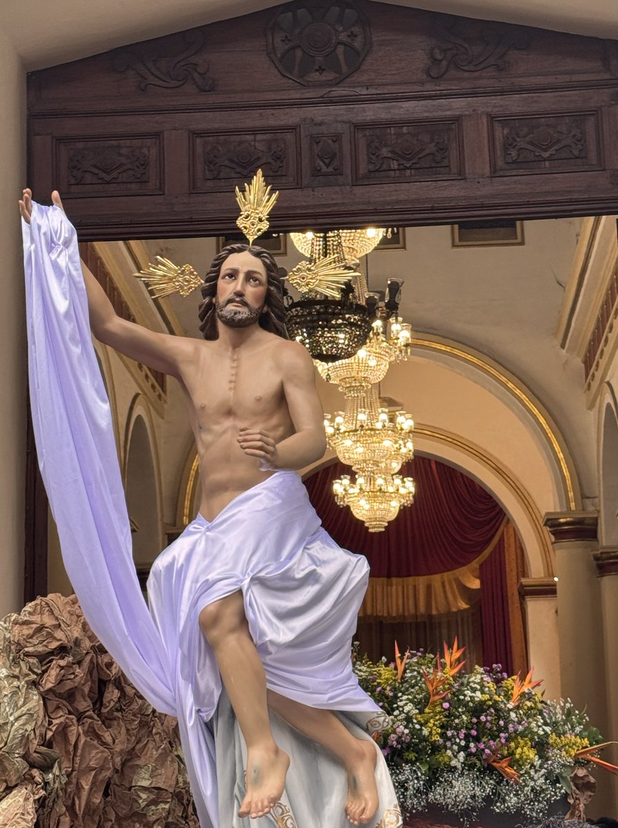 AnyelaRios7's tweet photo. Hoy celebramos la victoria de la vida sobre la muerte, de la luz sobre la oscuridad.
En este Domingo de Resurrección, recordamos que el amor de Dios es más fuerte que cualquier dificultad, que siempre hay un nuevo comienzo, una esperanza renovada.

Que la resurrección de Jesucristo llene tu corazón de paz, fortalezca tu fe y te inspire a seguir adelante, incluso en los momentos más difíciles.

Hoy celebremos la oportunidad de renacer, de perdonar, de amar más y de creer que todo puede mejorar.

🌿 Que esta Pascua traiga bendiciones, luz y alegría a tu vida y a tu familia.
✨ ¡Feliz Pascua de Resurrección! ✨