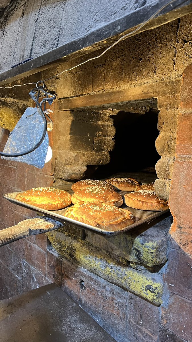 MiguelConde75's tweet photo. BURRAS de Zempoala, Hidalgo, la tradición de pan que pocos conocen. Hechas por Daniel Ávila de Panadería La Guadalupana | HISTORIAS DE SABOR ==> https://t.co/t3AwfBAny0 https://t.co/JRaVGRAtN8