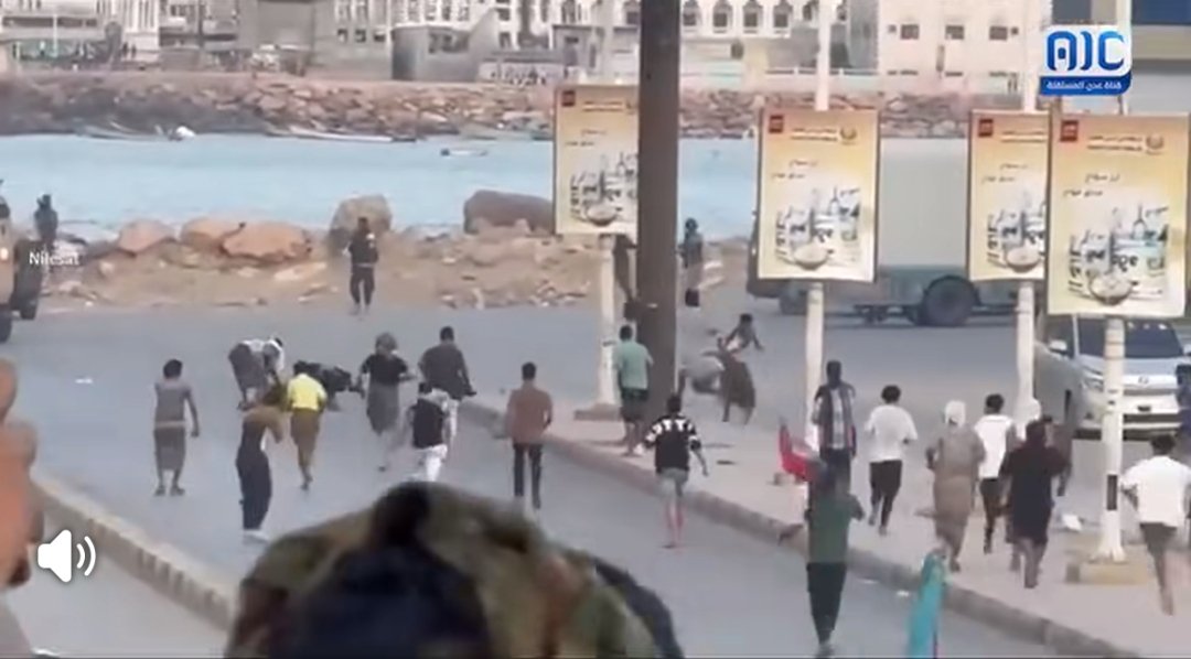 emaddayani's tweet photo. اي صحفي يبرر جرائم قتل المتظاهرين السلميين ب #حضرموت لايمكن أن يتورع عن بيع شرفه وعرضه وكرامته بالفلوس، ولمن يدفع أكثر، لان قدسية الدماء لا قداسة يعلو فوقها،ومن يهن عليه تبريرها فلن يصعب عليه إباحة عرضه وشرفه لولي نعمته..
رفعت الأقلام.. وهتكت الصحف..
عماد الديني
#hadhramout https://t.co/qI58jprDH1