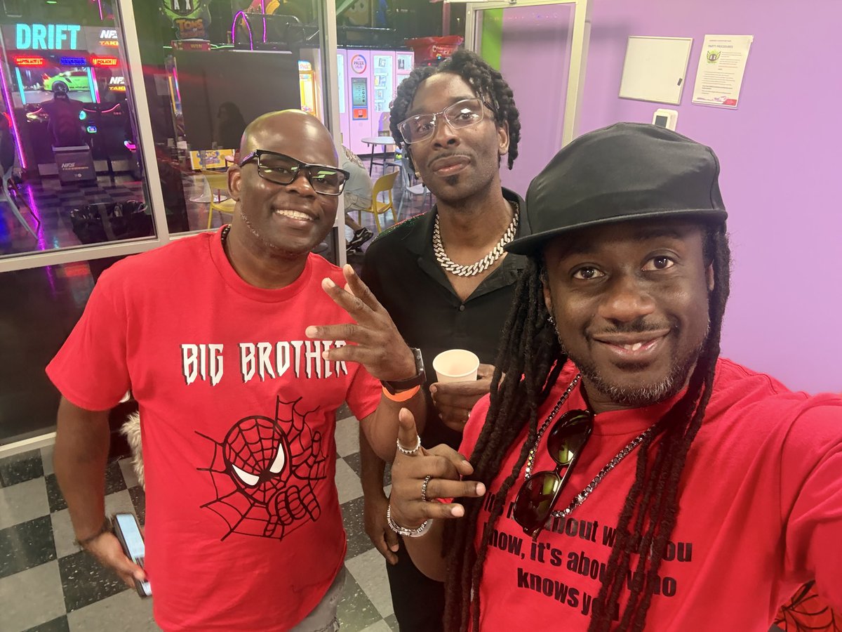sthug84's tweet photo. With the fellas 💯 #sthug84 #NewOrleans #travel #hometown https://t.co/vbqd0wrf27