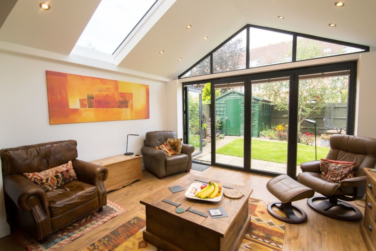 RoofsWarm's tweet image. As days get longer, your home should open up — not feel limited 🌿

Imagine a conservatory that’s cool, bright (without glare), and comfortable all day — a space you actually want to use.

A properly insulated warm roof helps you enjoy it all summer and beyond 
#HomeComfort