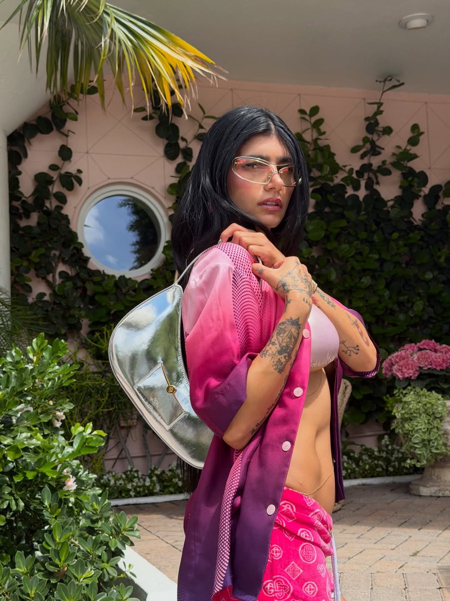 Celebrities tweet media