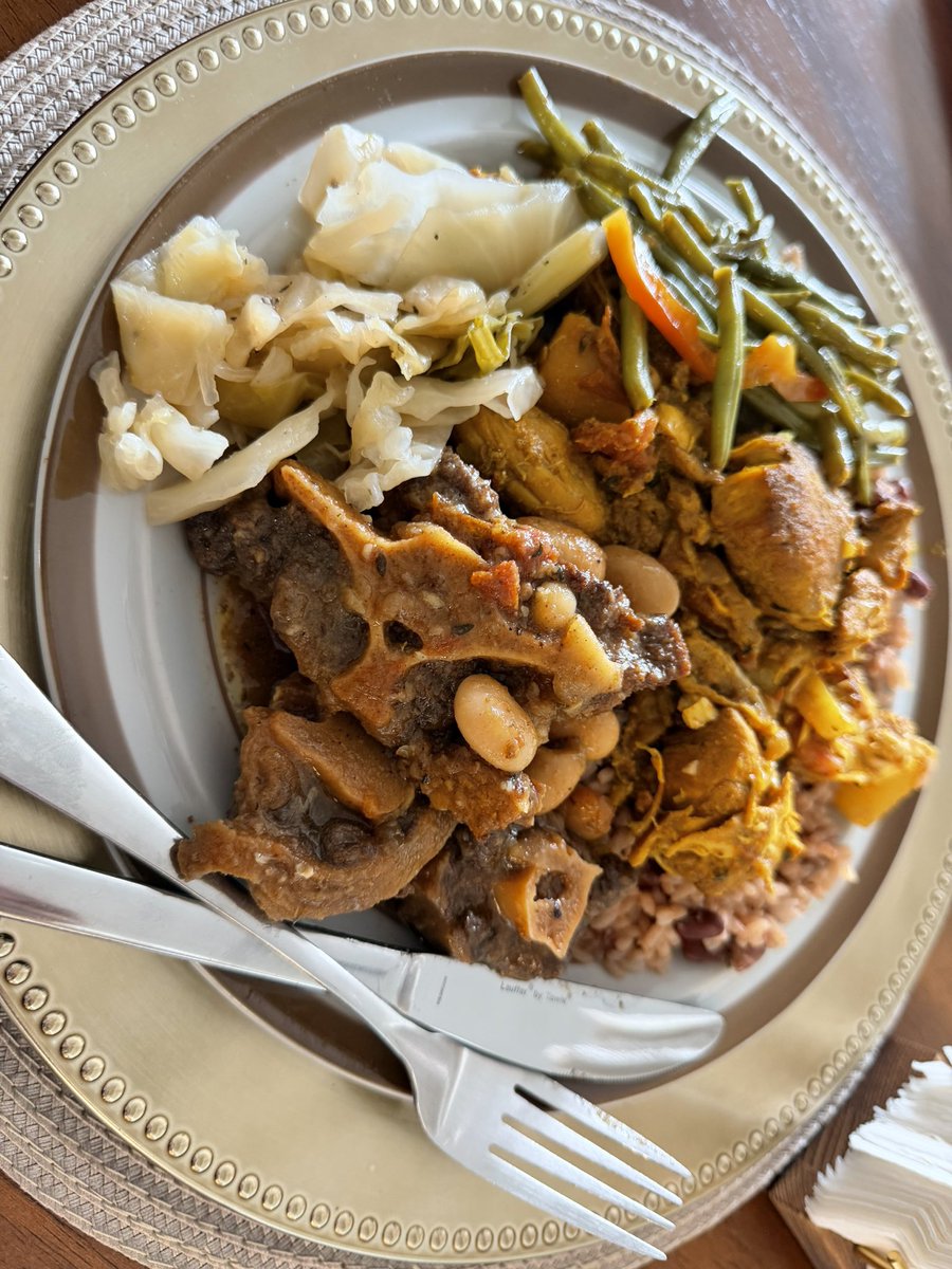 oxtails &amp; curry chicken 🇯🇲