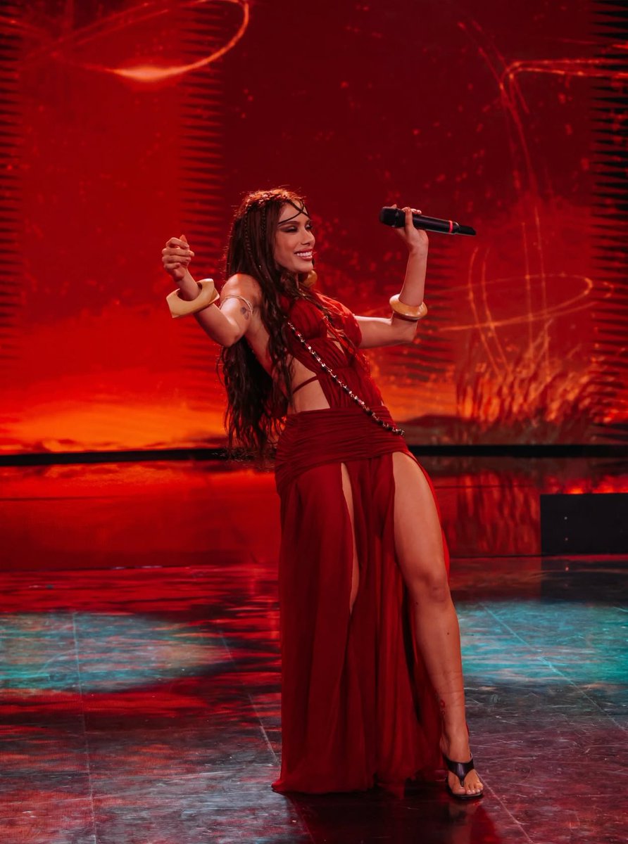 Primeira Mão Anitta tweet media