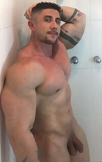 EuropeuPosturad's tweet photo. Muscle god Andres vergel https://t.co/u2syecFrtR