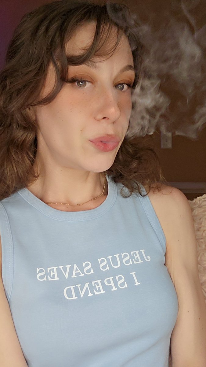 NikkiNeartheElms tweet media