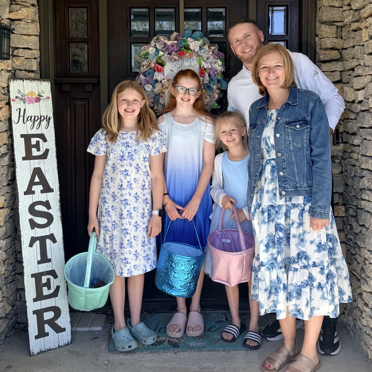 CoachBrotherton's tweet image. Happy Easter!!!
#Thankful
#HeIsRisen