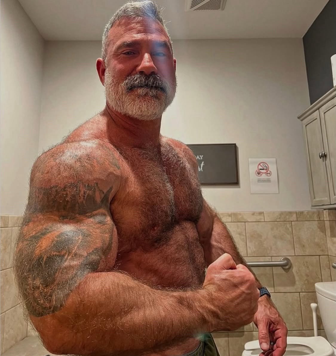 thickbelt1 tweet media