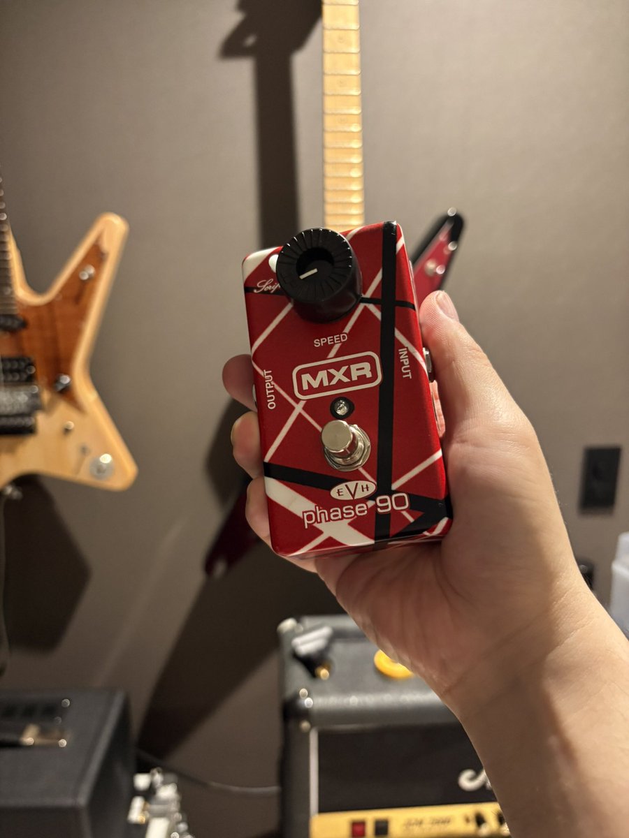 Ryoguitar5's tweet photo. このペイントはやはり"アガる"ね!!
#mxr #evh
#phase90
#mynewgear https://t.co/3BcyGkl6IU