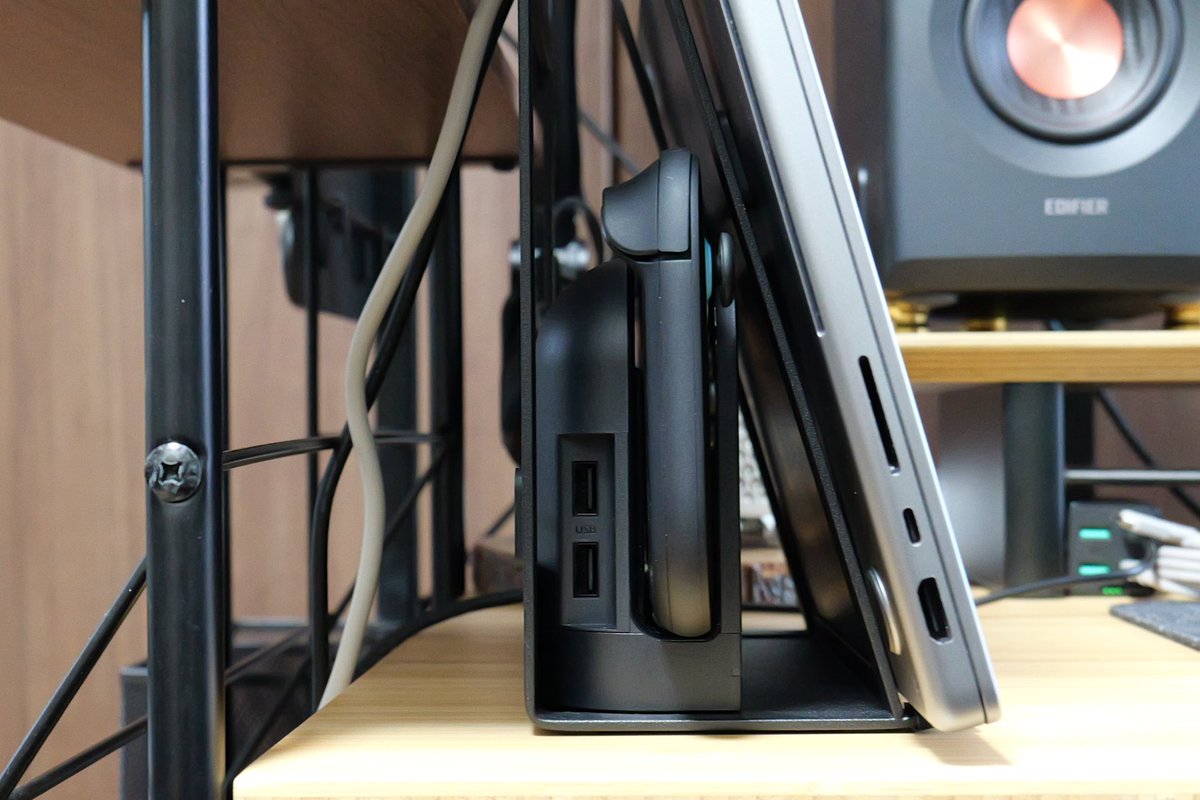 taishonpresso's tweet image. 山崎実業、2wayスタンドの正解

1. Switch2を置く
2. MacBookを載せる

これだけでデスクの「余白」が手に入る
ゲームと仕事の境界線を、美しく整えるミニマリスト仕様😌
#Switch2