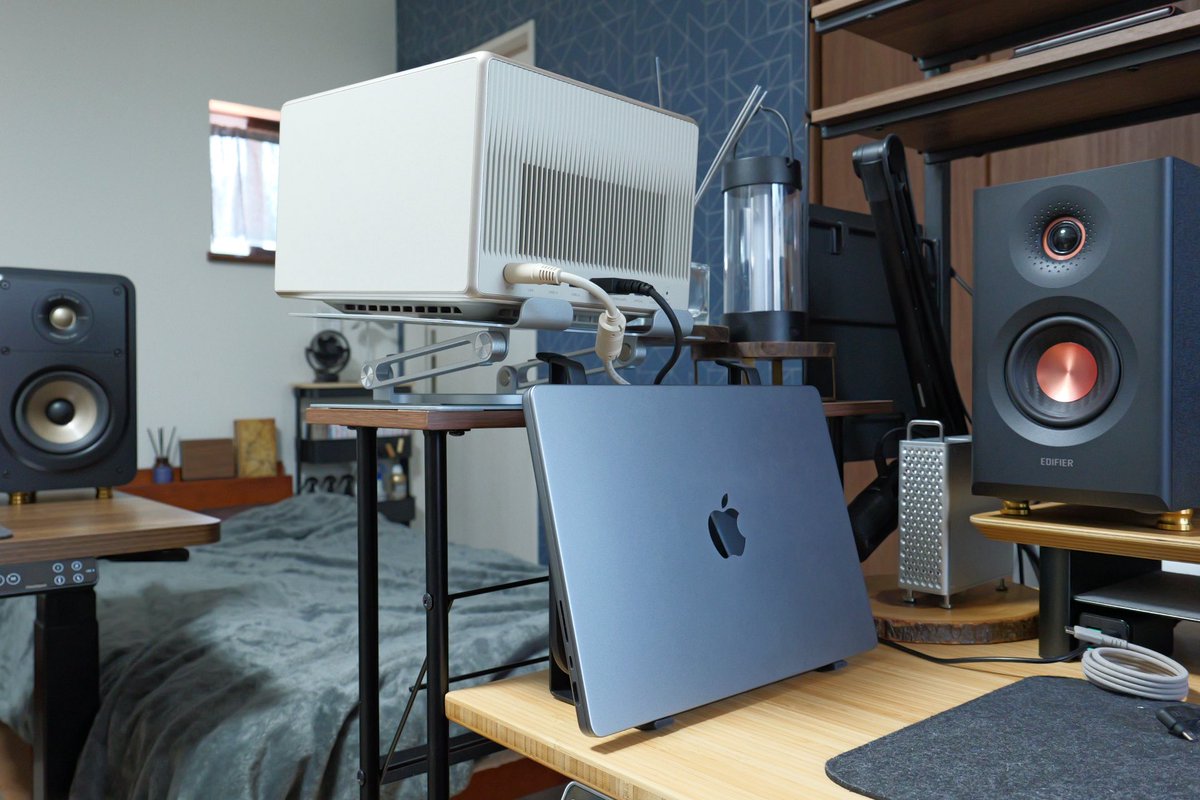 taishonpresso's tweet image. 山崎実業、2wayスタンドの正解

1. Switch2を置く
2. MacBookを載せる

これだけでデスクの「余白」が手に入る
ゲームと仕事の境界線を、美しく整えるミニマリスト仕様😌
#Switch2