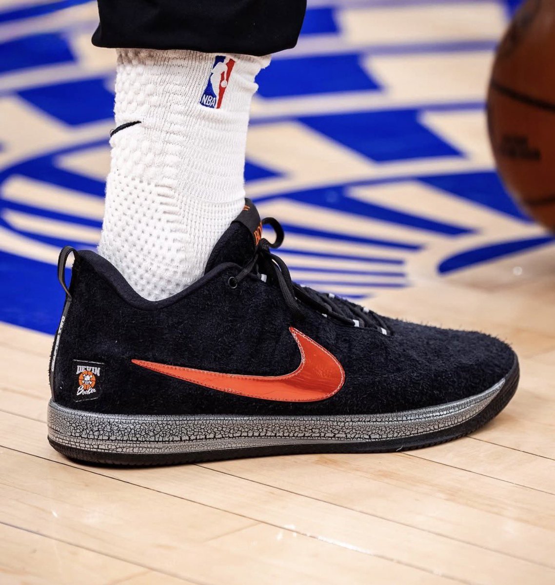 the_det_times's tweet photo. Devin Booker's Book 2 PE “Bad Boys” Pistons inspired shoes today 👀🔥

(via @Suns) https://t.co/HuLV6Xt6Ku
