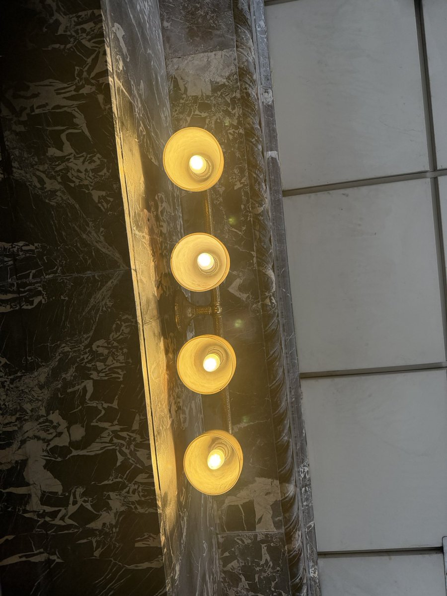 CapeFloy's tweet image. How come I didn’t know how to ask for that horse-pill I was prescribed to be crushed in the 90s?
This isn’t group therapy. 
#burlesque #bigbrother #Bside