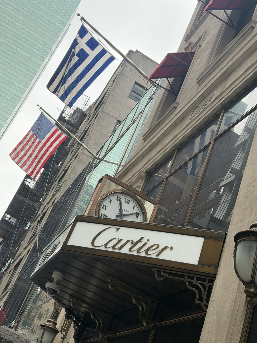 CapeFloy's tweet image. How come I didn’t know how to ask for that horse-pill I was prescribed to be crushed in the 90s?
This isn’t group therapy. 
#burlesque #bigbrother #Bside