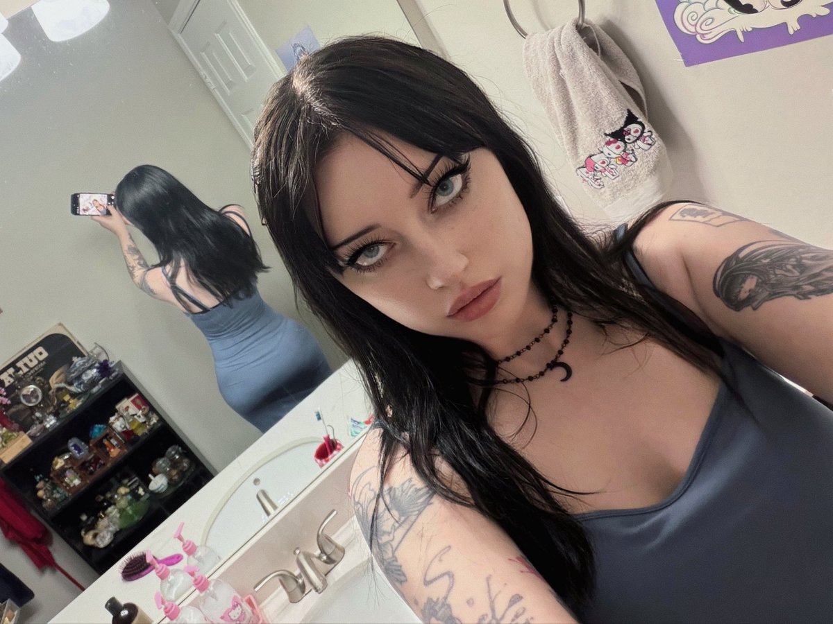 Em0Barbii's tweet photo. new dress https://t.co/MfxzYKr1wR