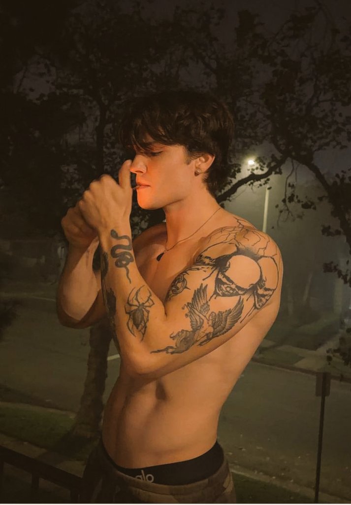 𝐒car. tweet media