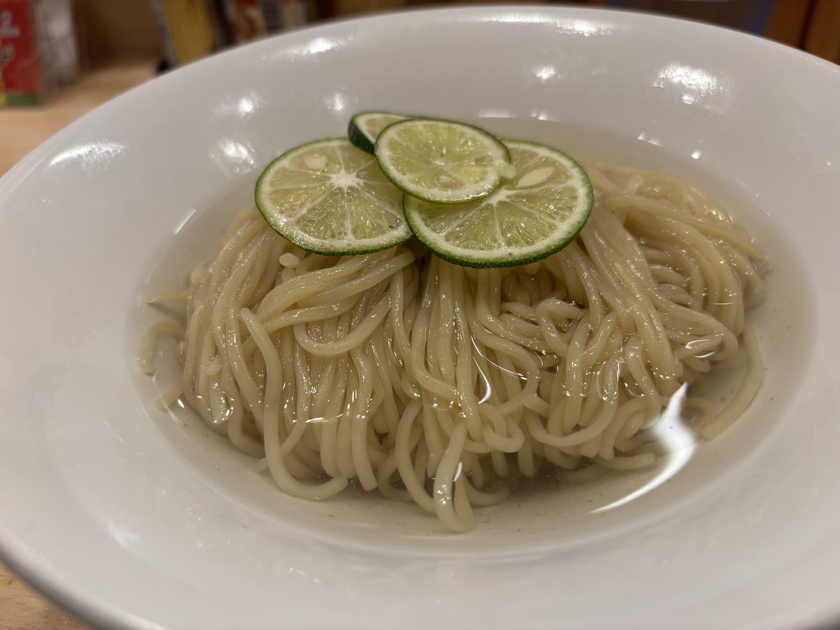 cvalda0131's tweet photo. 鶏中華そばムタヒロにて「鶏とあさりの昆布水つけ麺」

今月初の限定は２号店から。
あさりの良さを生姜が引き立てて、貝の風味の効いた一杯に仕上がってました。
昆布水でスルスルとあっという間に完食です😋

ごちそうさまでした！ https://t.co/vWYcJtaqKP