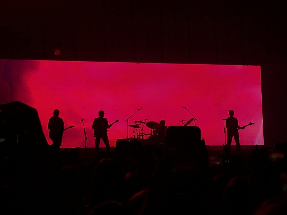 ℭ𝔶𝔫𝔱𝔥𝔦𝔞🦇⋆₊ ♱ is seeing 𝗕𝗧𝗦 x2 tweet media