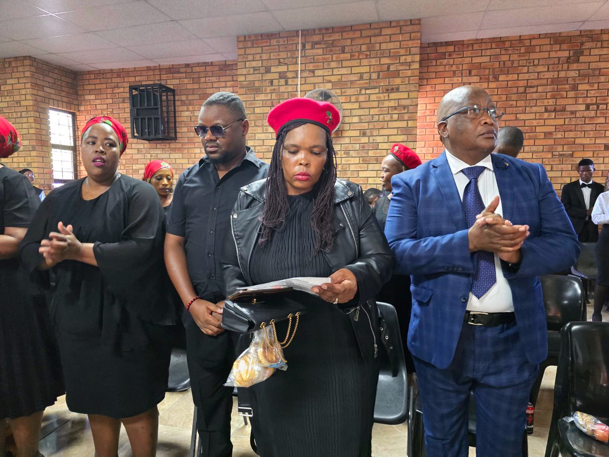 EFF_FreeState's tweet photo. ♦️In Pictures ♦️

EFF Convenor of Bloemfontein Sub-Region, Commissar @Sam_Matiase alongside fighter Deliwe Malebo (SRCT member) and fighter Dimakatso Makau visited the Uniting Reformed Church in South Africa. 

#RegisterToVoteEFF  In The 2026 Local Government Elections On The Following Link: https://t.co/uj5NsIB8Z0