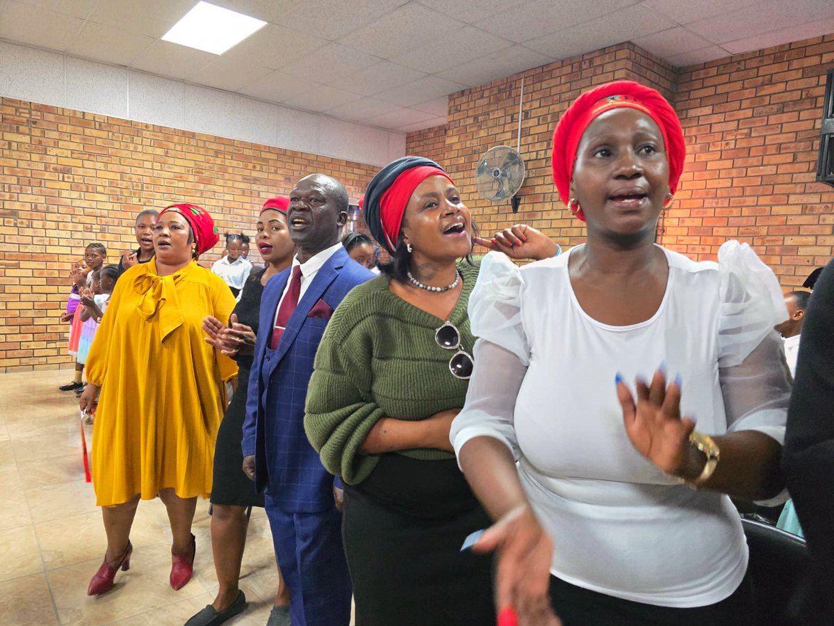 EFF_FreeState's tweet photo. ♦️In Pictures ♦️

EFF Convenor of Bloemfontein Sub-Region, Commissar @Sam_Matiase alongside fighter Deliwe Malebo (SRCT member) and fighter Dimakatso Makau visited the Uniting Reformed Church in South Africa. 

#RegisterToVoteEFF  In The 2026 Local Government Elections On The Following Link: https://t.co/uj5NsIB8Z0
