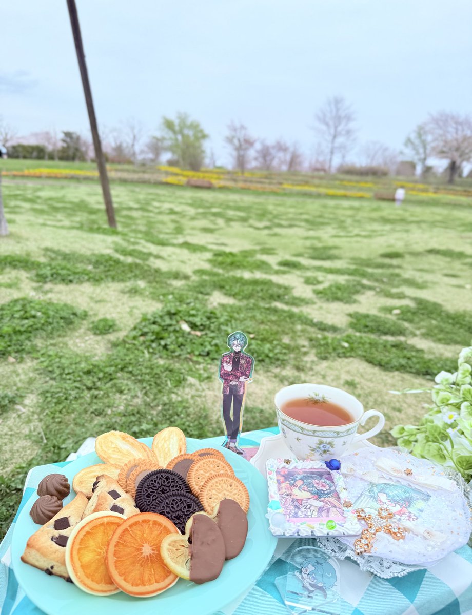 sugar_62's tweet photo. 10年ぶりに花菜ガーデン行ってきました！
チューリップや桜の道を歩いたりのんびりピクニックしてましたヾ(*´∀｀*)ﾉ
沢山撮ってもらったのでお写真はまだ後日〜･:*+.\(( °ω° ))/.:+
#jcf
#jcf花菜ガーデン
#しゅがパレ https://t.co/Nr0yiWlQ9f