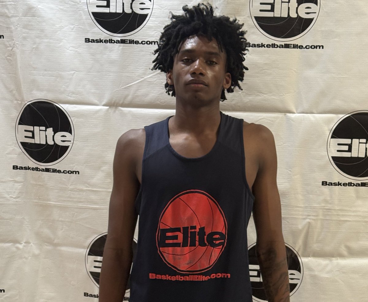 CHC3's tweet photo. Living Water Christian Unsigned Senior Guard Amari Moore displayed his ability to score the ball and the potential he has as a defender. Speed, lateral quickness, athleticism combined with a long wingspan he uses to make plays @aamarimoore https://t.co/vpEsl2Cz8M
