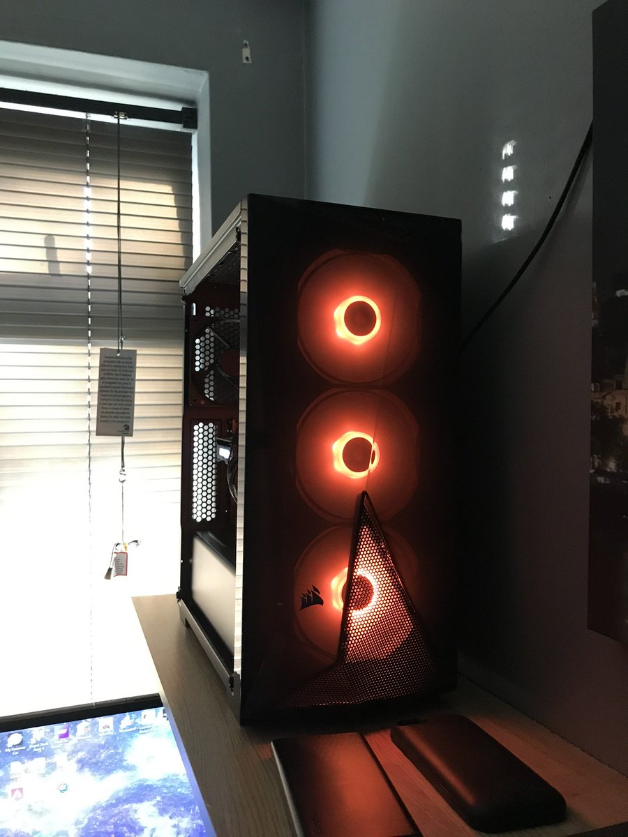 FatherFrankVR's tweet photo. Can’t believe I’ve had this PC since 2020, that shit was 6 years ago GOLLYYYYY https://t.co/gGKIOp24DT