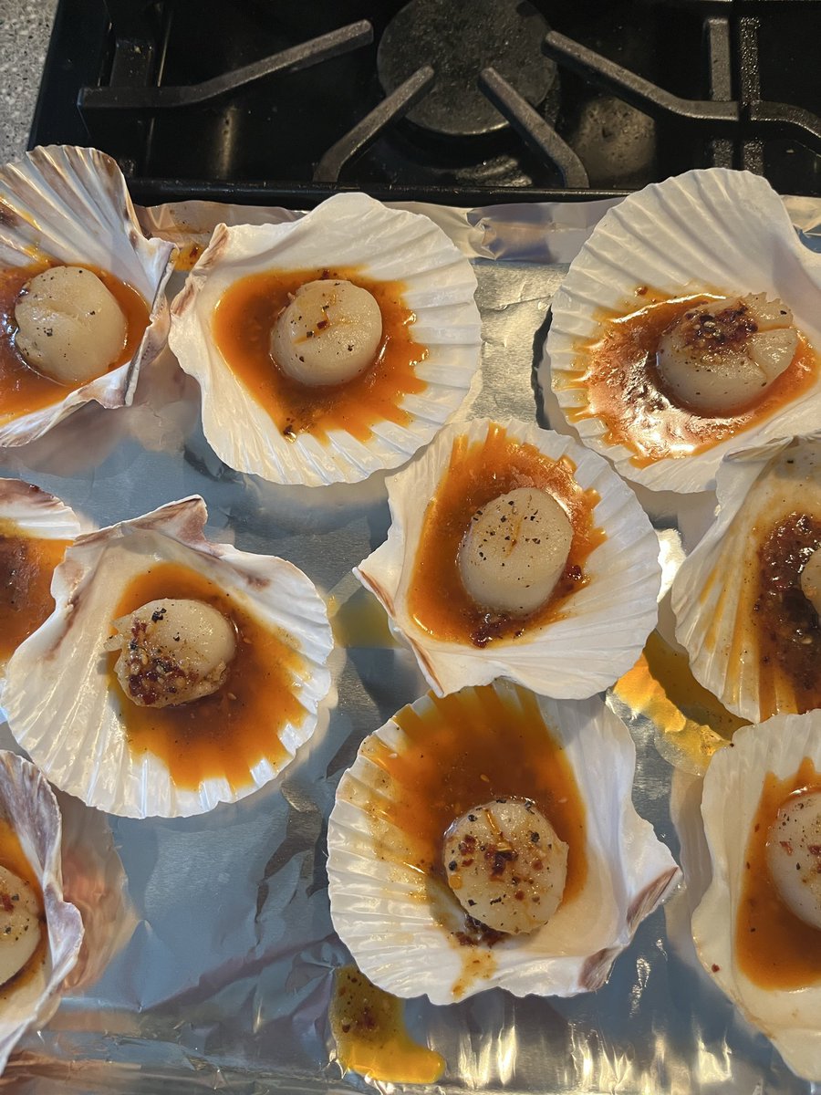 So, I did a not–so-traditional Easter dinner:: 🥘
Zippy shrimp, Cajun chicken, penne pink vodka, teriyaki pork tenderloin, veggies, mashed potatoes-&amp; I tried this appetizer! 😳
Seared scallop with black truffle chili crunch/butter… YUM. Happy Easter, everyone! 💜 #foodfluencer