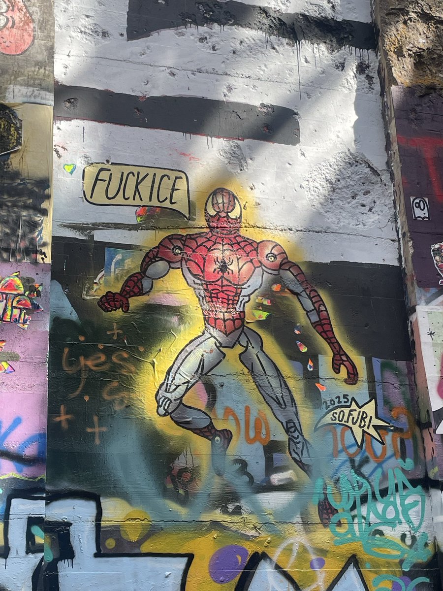 Dolly Carton tweet media