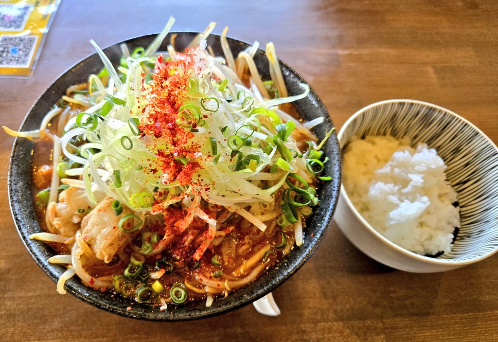 99_drive's tweet photo. ミートミートラーメン専門店
ピリ辛濃厚　牛骨牛ホルモンラーメン https://t.co/0OkSb2tfBd