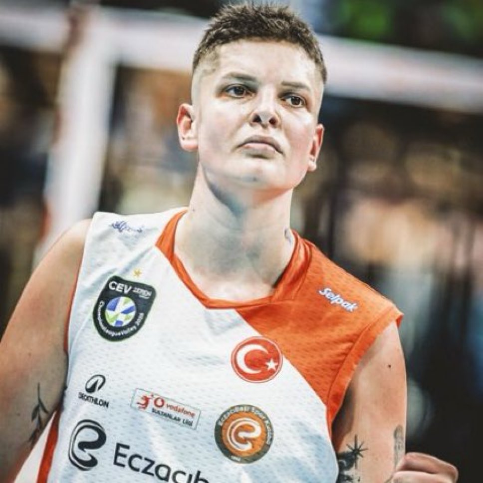 elif☘️ tweet media