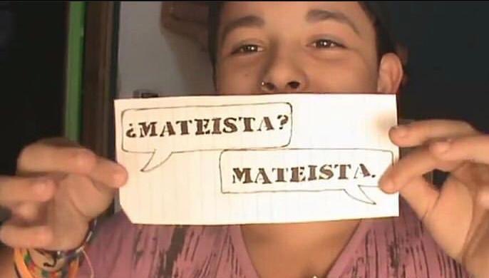 coo_makss's tweet photo. hola soy co🇦🇷 (quería hacerlo porq me da fomo ok.) Lo staneo hace como cinco años ya y lo fui a ver una vez sola. mi álbum fav es atrevido y mis canciones favs son background, buenos aires en llamas y pull up! je #integraciontr1 https://t.co/lPGU1tILGo
