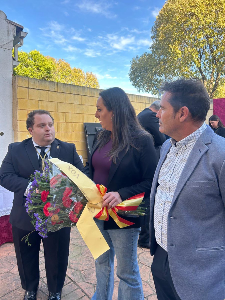 VOXCordobacapi's tweet photo. 🔹 Conversión
La Conversión llenó Córdoba de solemnidad en este Viernes Santo.
Una estación de penitencia que emociona y sobrecoge.
#SemanaSanta #Córdoba https://t.co/kZCXQPslFw
