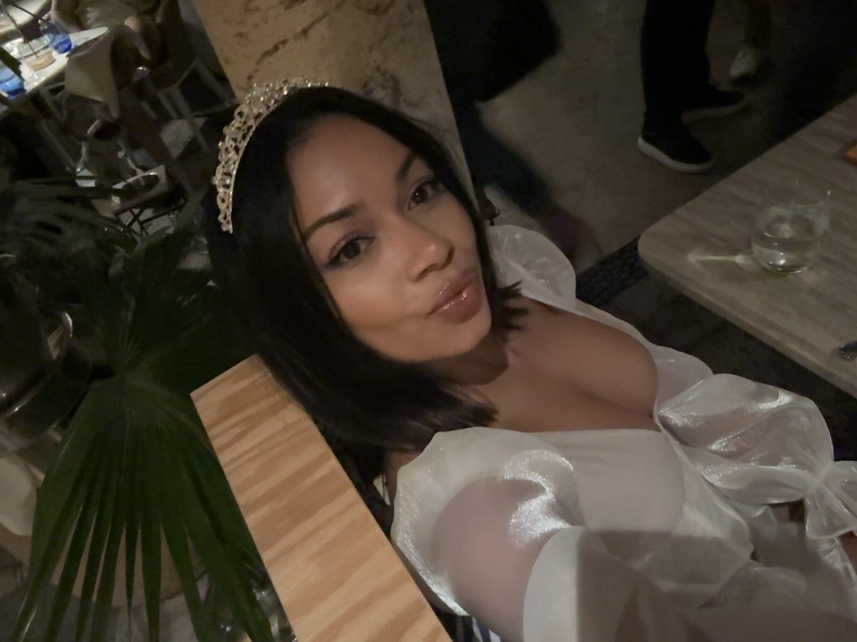 miss miami 🎧 tweet media