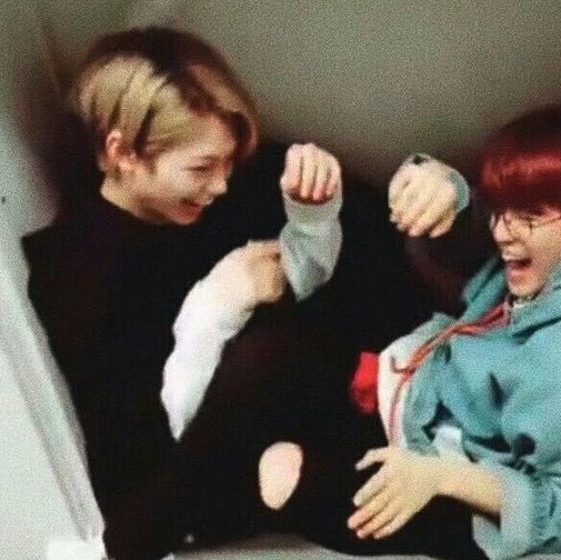 becca 𝄞 vai ver o skz tweet media