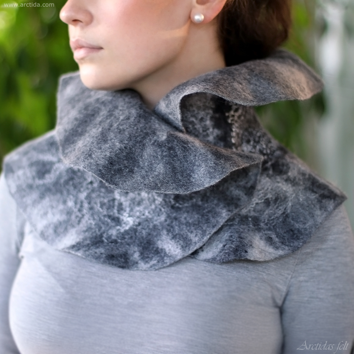 Arctida's tweet photo. Merino Wool Nuno Felted Scarf in Black and White Ombre - Handmade Ruffled Collar 

https://t.co/b7sqXXTdg5

 #Felting #NunoFelting #FiberArt #TextileArt #WearableArt #Handmade #SlowFashion #ArtisanMade #Wool #MerinoWool #TextileDesign https://t.co/iB53xe8sep