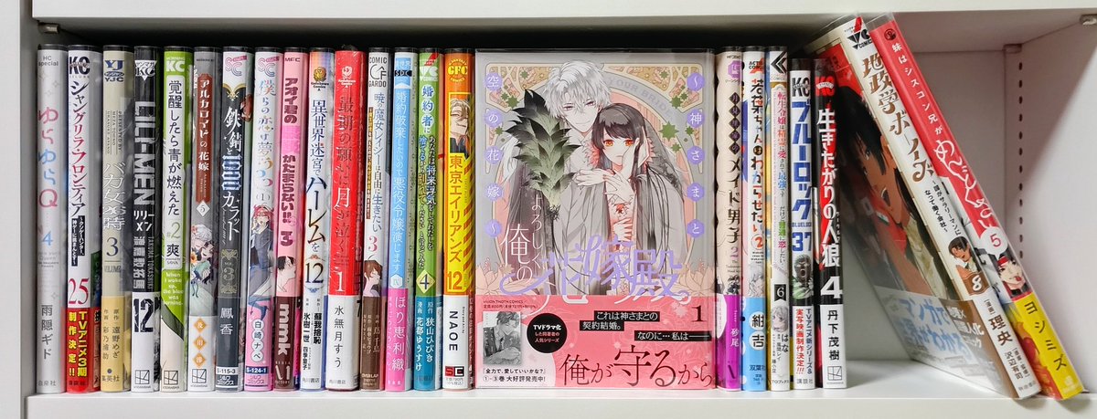 SOKAI_desu's tweet photo. #買った漫画
#漫画好きな人
少し前に購入した本です🤗
新しく買った漫画↓
・最期の願いに月が泣く
・よろしく、俺の花嫁殿。
・クールな氷上さんは迫りたい
・架空軍の上官と部下
など...恋愛作品が多いな😳
「彼女と彼の関係」の1巻は電子書籍を買うしかないのかな～🙏📚 https://t.co/Jjv0gg09ME
