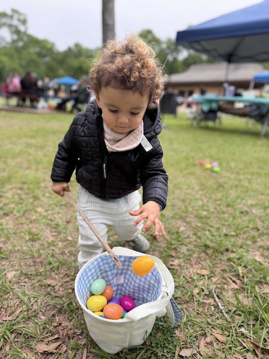 HCSO_Parks's tweet photo. Deputies are out enjoying Easter Sunday at Bay Area Park, spending time with the community. https://t.co/Yai82VHPD3