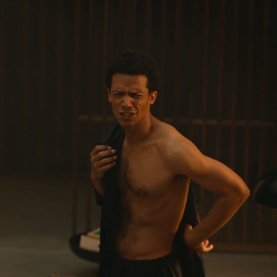 abi ୨୧ tweet media