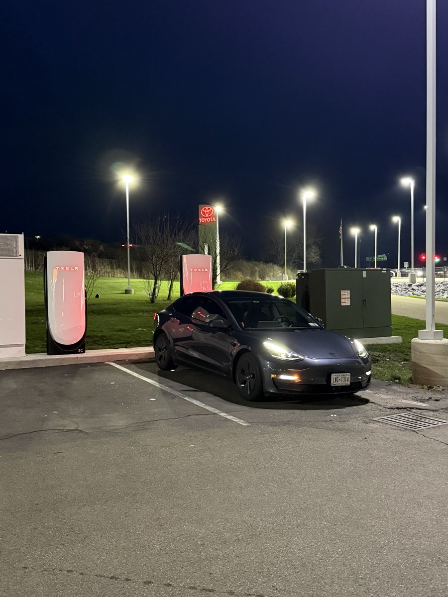 DrewTesla's tweet photo. Tesla charging is great. 
It always works and it’s reliable 
I feel save traveling far distance in my Tesla. 
10/10 recommend A Tesla for anyone they are cheap too drive and Fun. 😎🤩🔌😁 https://t.co/MmX4nqEpJc