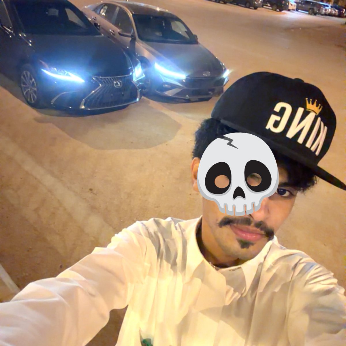 Shlaaaa7's tweet photo. ياشوق انا عاقل ولاني بمجنون 
بس الهوا ياشوق سوا سواته 
منهو يلوم القلب في حب مزيون 
ومنهو يرد القلب عن ذكرياته https://t.co/zscZ2KaiQZ