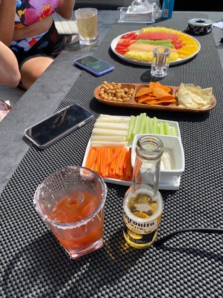 charliedelvalle's tweet image. ¡Tengan un excelente domingo! 👱🏻‍♀️ Ni vean mis pelos 🤣 #Truco 🛥️✌🏻 #Cancún🇲🇽