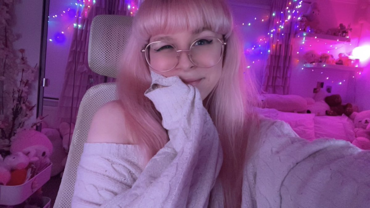 PinkieElle tweet media