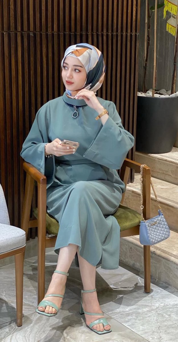 عبد خاضع لمولاتي امل tweet media