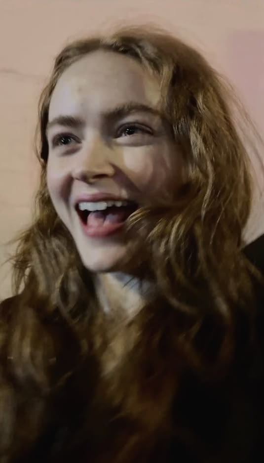 b🐝- MET SADIE SINK tweet media