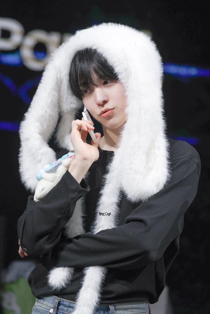 hourlyjyh's tweet photo. -` #ATEEZ #에이티즈 ♡ #YUNHO #윤호 ´- https://t.co/q6sbkKeGL6