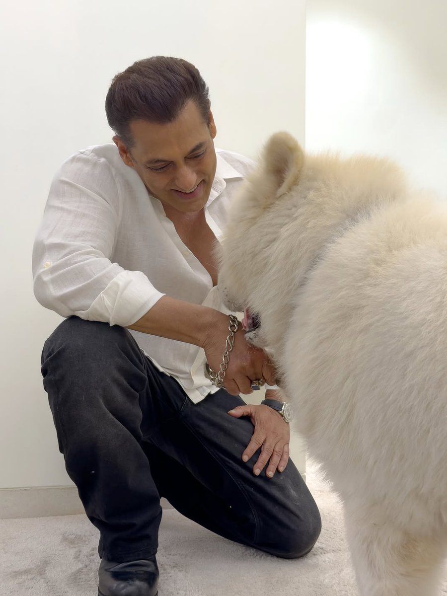 imrizwankhan786's tweet image. #Exclusive: Latest Pic of Megastar Salman Khan..🔥💥

Bhai Ke Late Night Post Continues....😂🥳

#SalmanKhan
