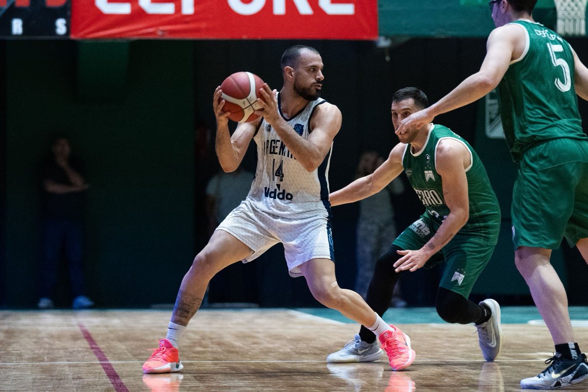 CORTINA DIRECTA 🇺🇾🏀 tweet media