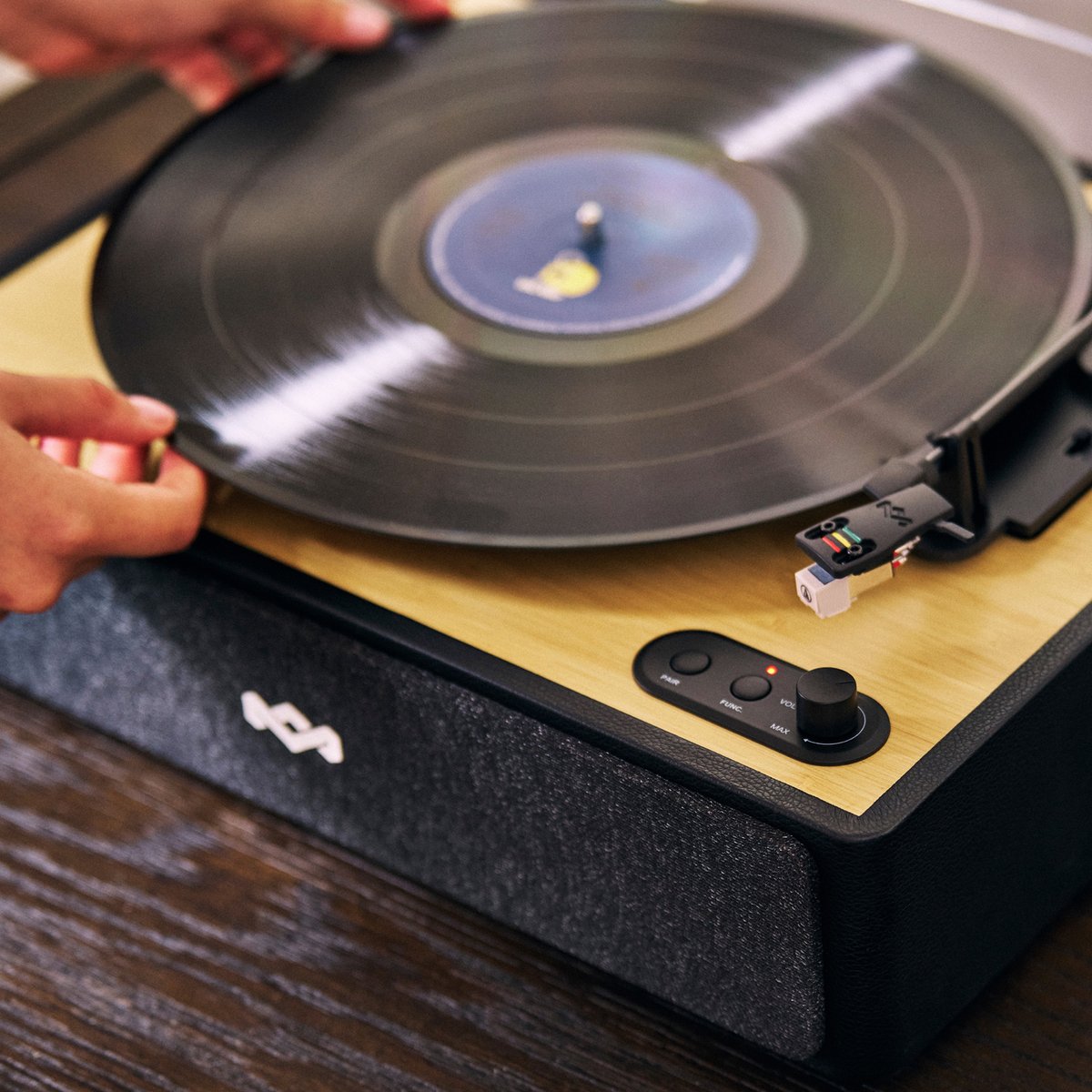 houseofmarleyjp's tweet image. Coming Soon🔊
4月10日(金)発売！
Rise Up Turntable が新登場🌎
スタイリッシュで、初めてのレコード体験にも最適なターンテーブルです！

thehouseofmarley.jp/product/rise-u…

#turntable #vinyls #vinylplayer #recordplayer #レコードプレイヤー #レコードプレイヤーのある生活